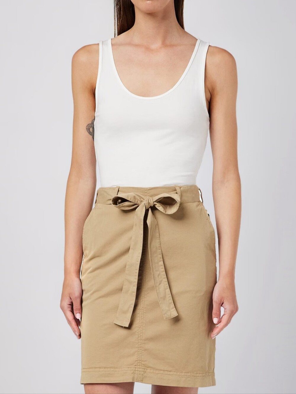 NWOT [HUGO] BOSS Skirt with Belt (Beige)